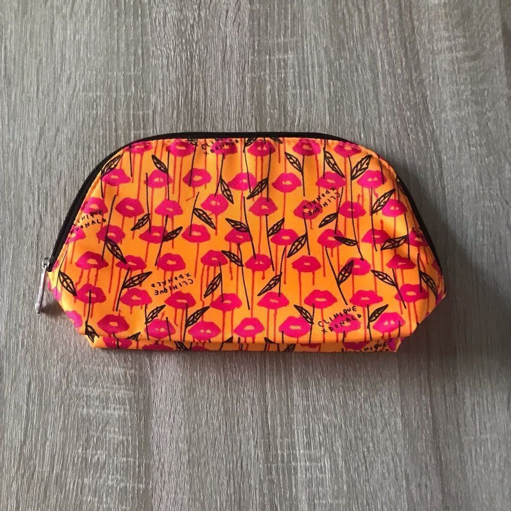 NWOT … CLINIQUE Cosmetic / Makeup Bag